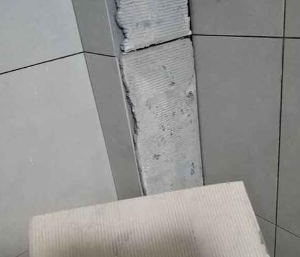 温州市瓷砖空鼓维修公司分享下厨房瓷砖脱落的补救措施。